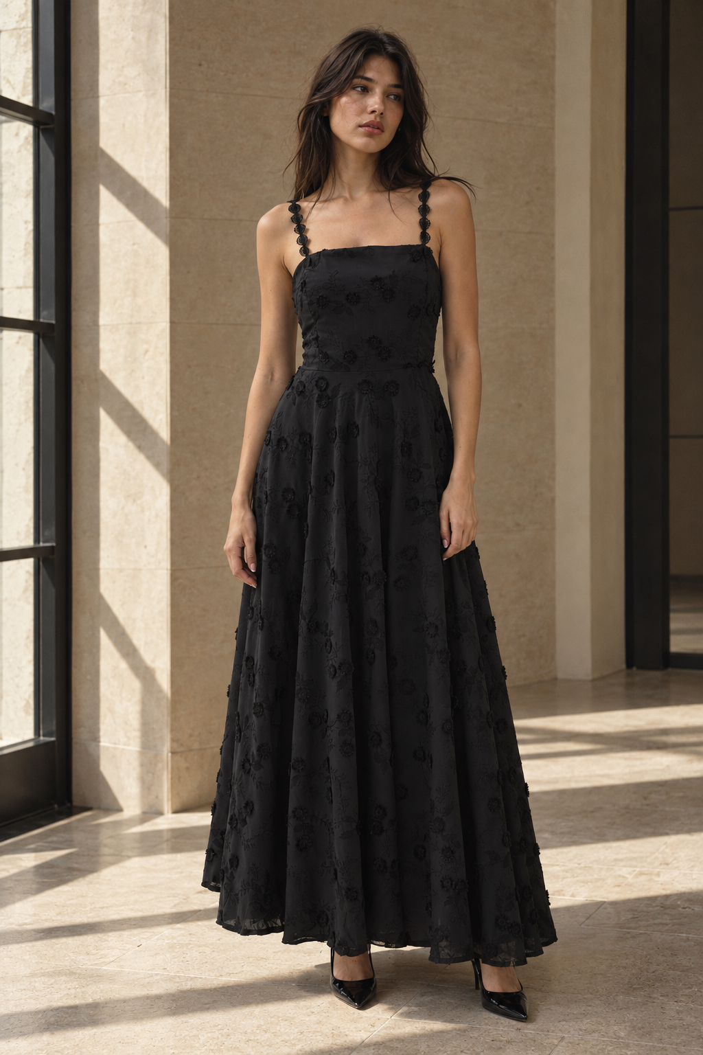 Vera Noir Dress - Askılı İşlemeli Siyah Maxi Elbise